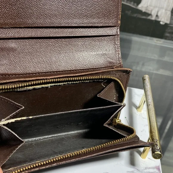 Authentic Louis Vuitton Damier Bifold Zippy Wallet - Picture 9 of 16